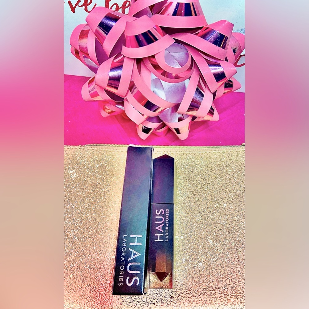 🎁2/$16 or $14 HAUS LABORATORIES: GLAM ATTACK LIQUID EYESHADOW
Shade:Rye